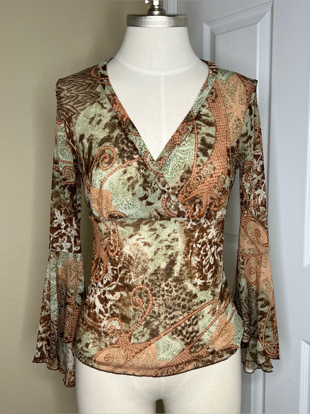 RUE 21 Y2K Printed V-Neck Blouse in Mint and Brown Bell Sleeves
